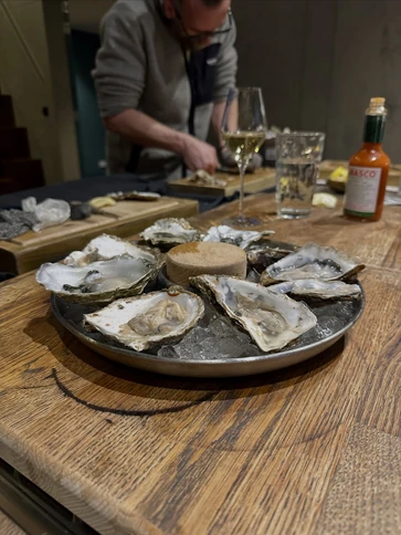 Oyster dinner service